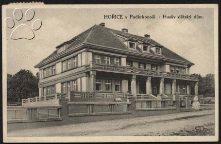 Hus�v d�tsk� d�m kolem r. 1932